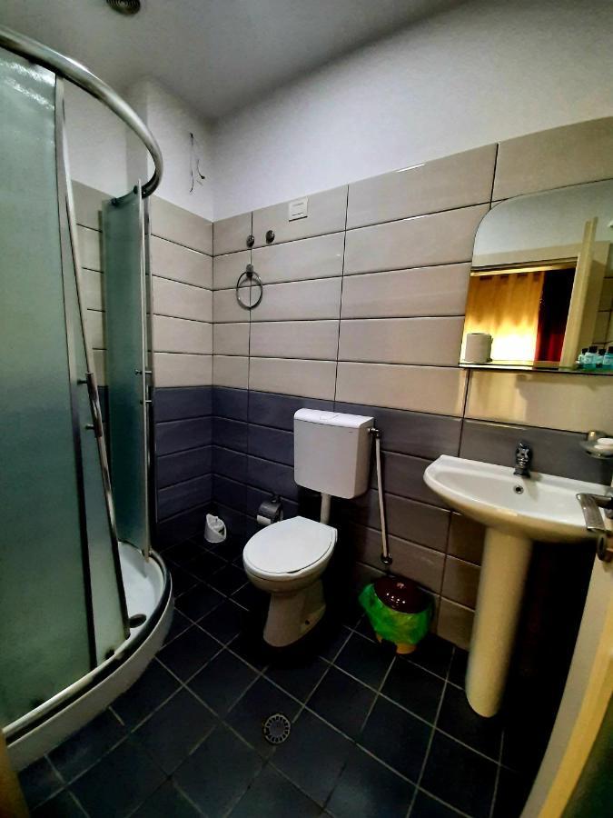 Hotel Vila Giorgio Shkodër Dış mekan fotoğraf